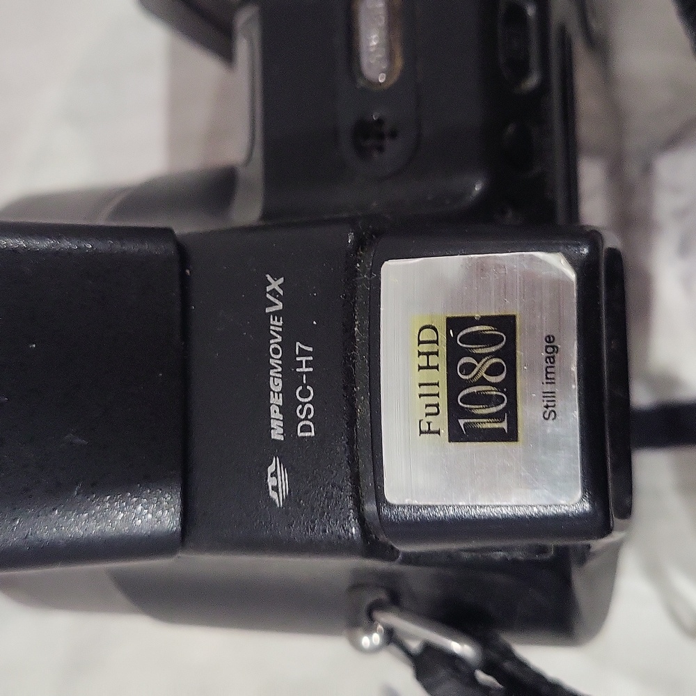 Sony Black Digital Camera Cybershot - Picture 4 of 5